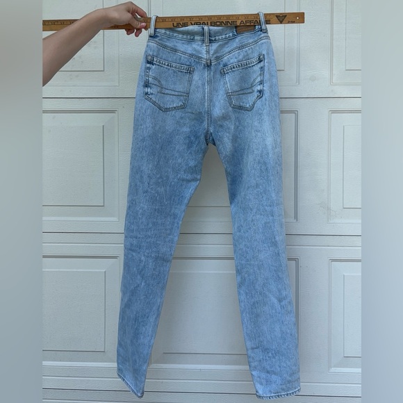 American Eagle High Waisted Ripped Mom Jeans
Size 0 X-Long - Picture 2 of 2